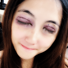 美しい女性の自分撮り (ポップアップス)